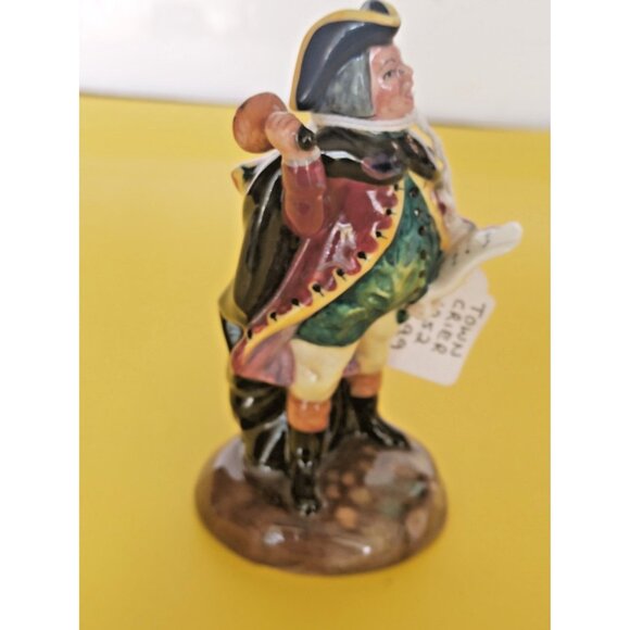 Rare & Vintage Royal Doulton Figurine "Town Crier" HN3261 1952 4" tall - Picture 11 of 13